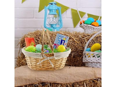 Cestino da picnic in vimini giallo grande all'aperto rosa con coperchio isolato grande